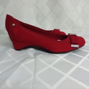 Dana Buchman Shoes Red Size 5 M